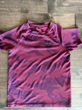 YLG Under Armour Short-Sleeve Performance -Loose fit